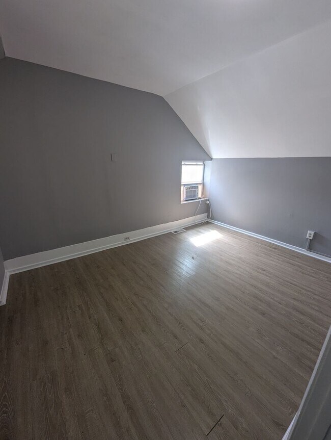 Building Photo - Pretty on Pennsylvania - 3 Bedroom, 1.5 Ba...