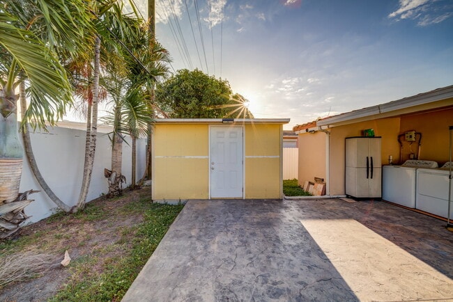 Building Photo - 917 NE 164th St