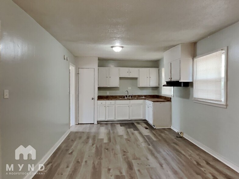 Building Photo - 5916 Ave P