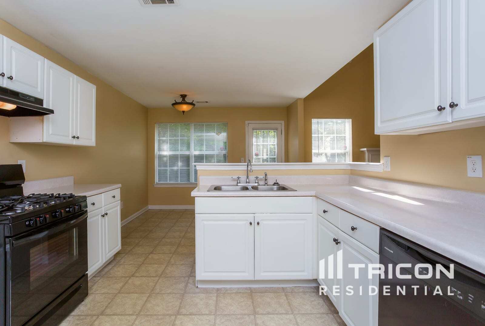 Building Photo - 1420 Spring Hill Run