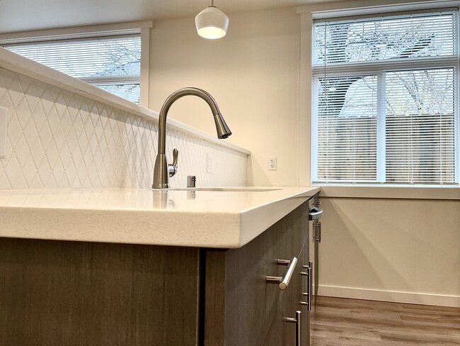 Quartz Countertops - 2511 N Hamilton St