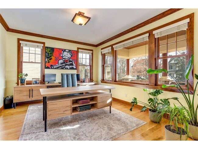 Building Photo - 2012 W Laurel Ave