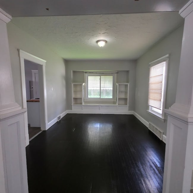 Building Photo - Single Family Home 4 Bedroom and 1 Bath Fo...