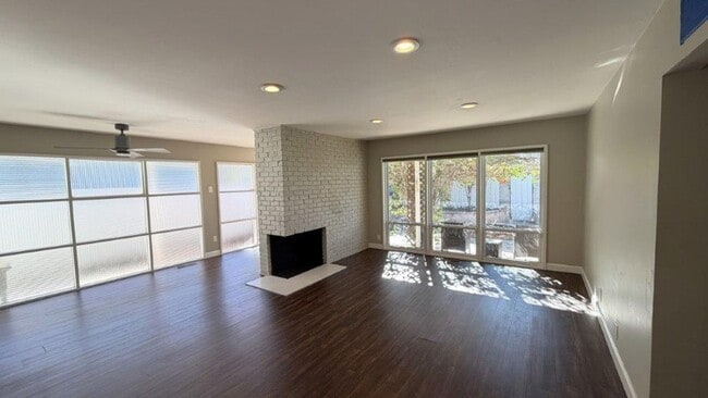 Building Photo - Concord, Nicely remolded 3 bedroom, 3 bathroom home w/ 2 car garage and Tesla solar system