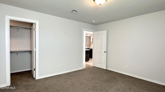 Building Photo - 1033 Candelilla St