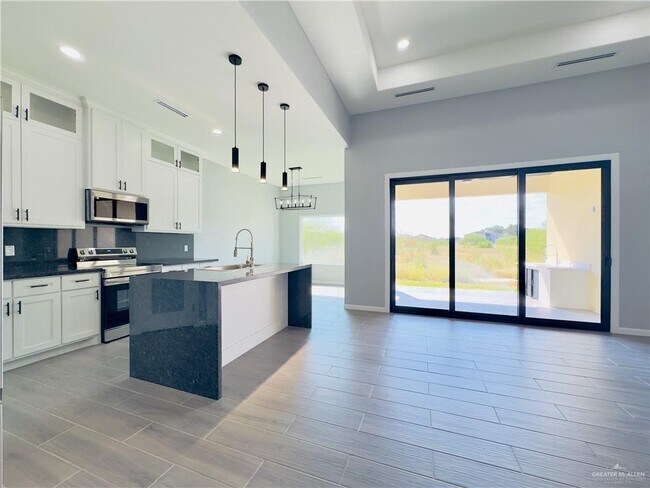 Building Photo - 43 N Woody Rd