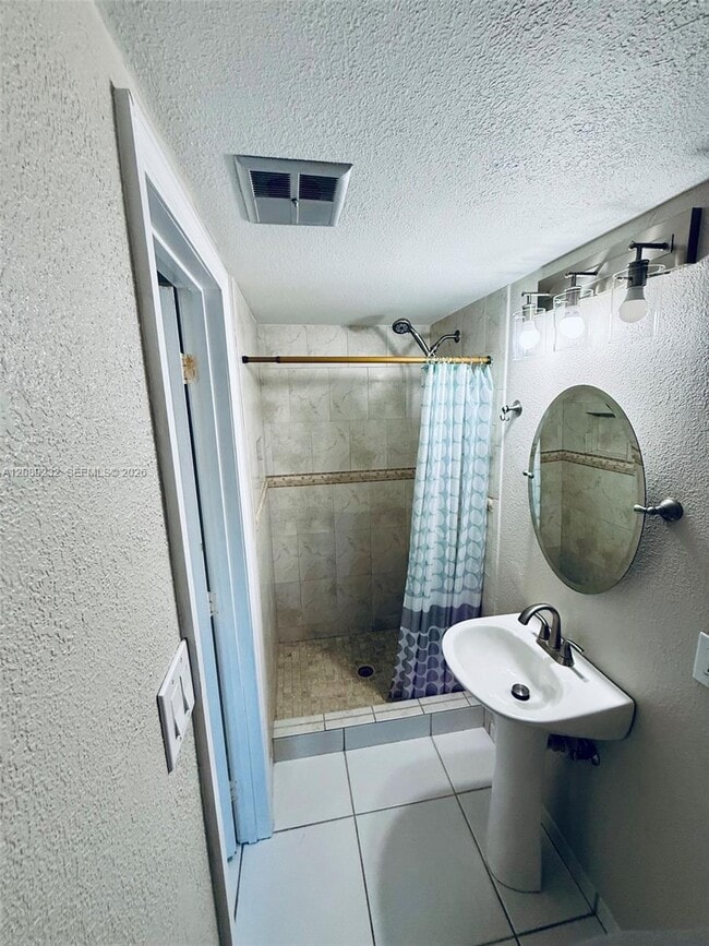 Building Photo - 255 W 64th St