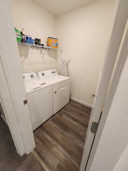 Upstairs Laundry Room - 17020 Barnwood Pl