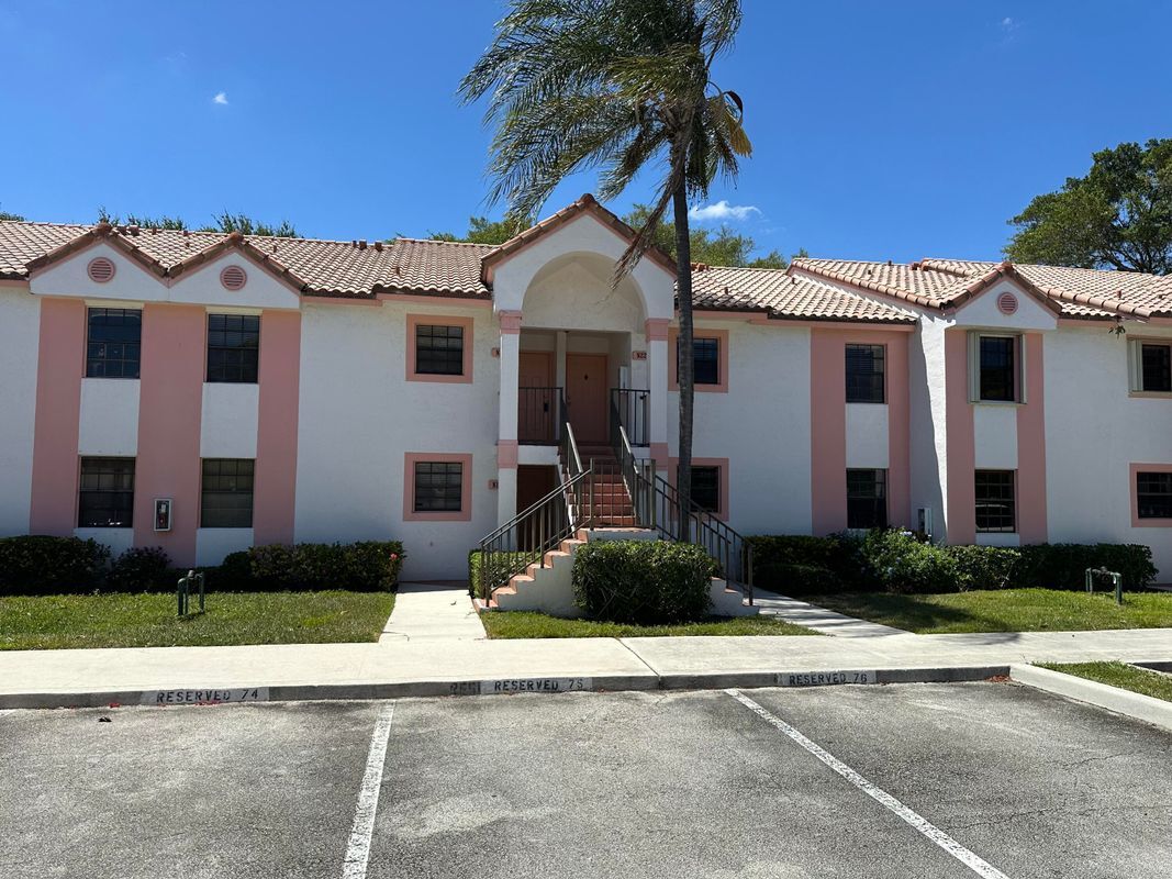 Building Photo - 301 Norwood Terrace