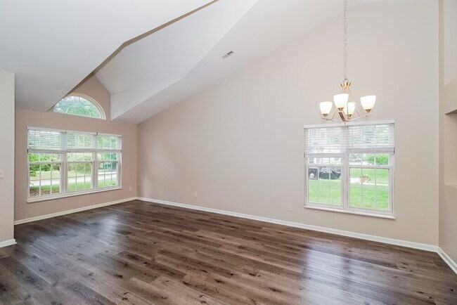 Building Photo - 7007 Duchamp Dr