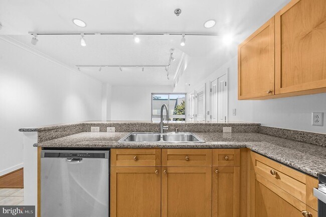 Building Photo - 777 7th St NW