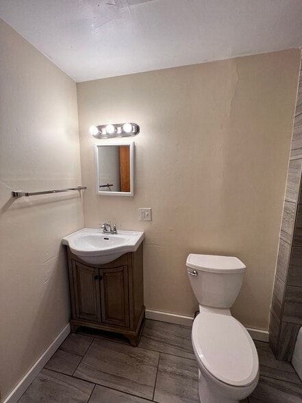 Building Photo - 42 N Prospect St