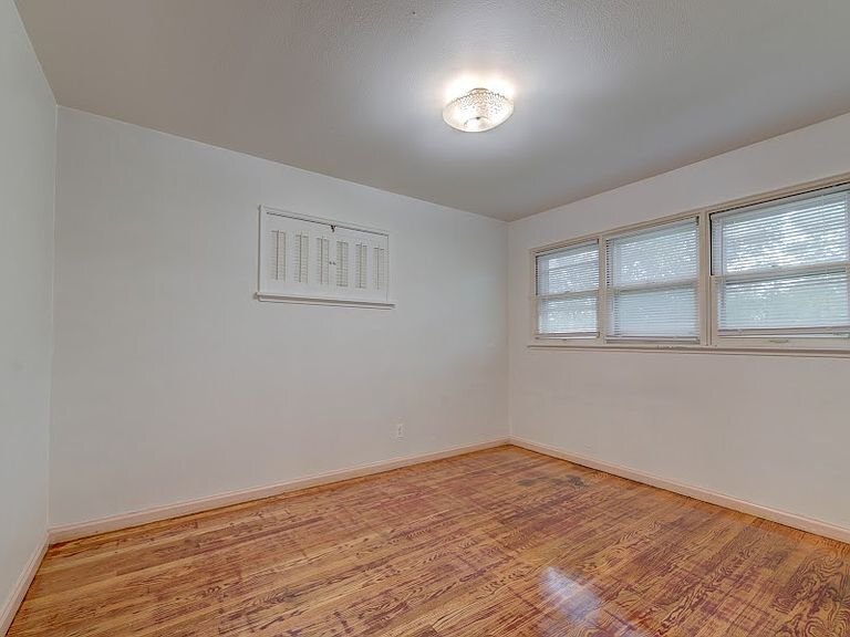 Building Photo - 4469 Mohegan Dr