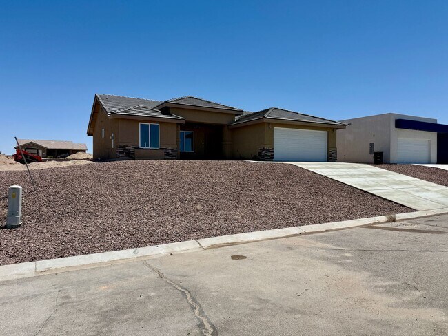 Building Photo - Brand New home in Wellton - 3 Bedrooms 2 Bath