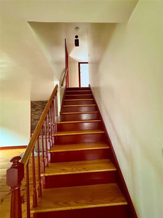 Building Photo - 30 Schoonmaker Ln