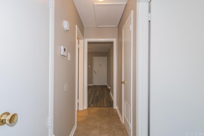 Building Photo - 1576 Skyline Dr