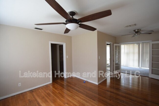 Building Photo - 3115 Buckingham Ave