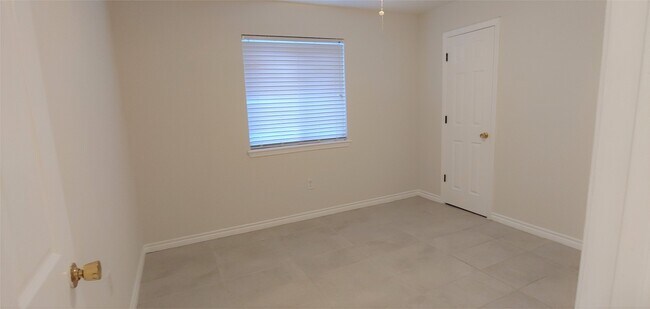 Building Photo - 1930 Pepperwood Ln