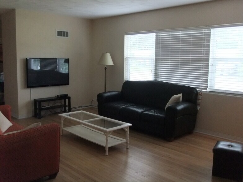 Building Photo - 257 Boylston Ave