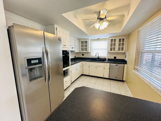 Building Photo - Spacious 2 Bedroom 2 Bathroom Seminole Home with Yard