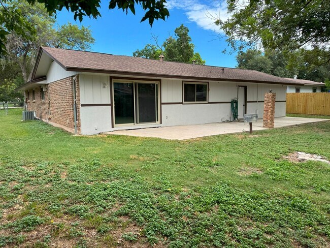 Building Photo - 102 Dalewood Dr