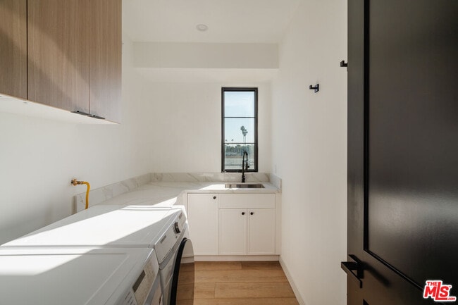 Building Photo - 1954 S Garth Ave