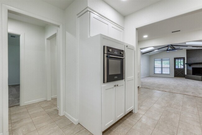 Building Photo - 1213 Mill Valley Dr