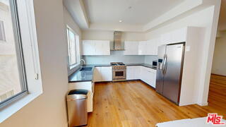 Building Photo - 1715 Armacost Ave