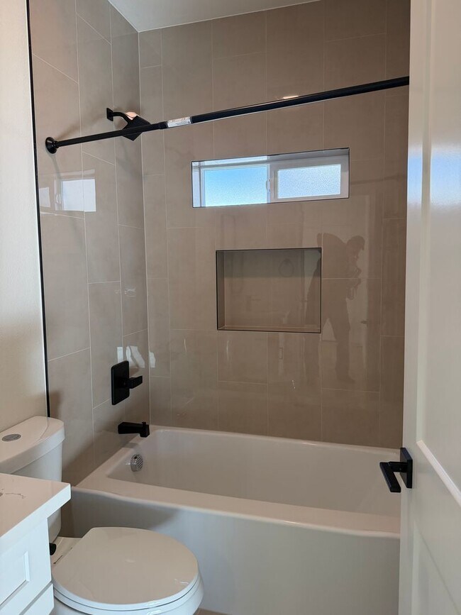 Building Photo - New 600 Sqft. 2 Bedroom 1 Bath Condo in Downtown Sacramento