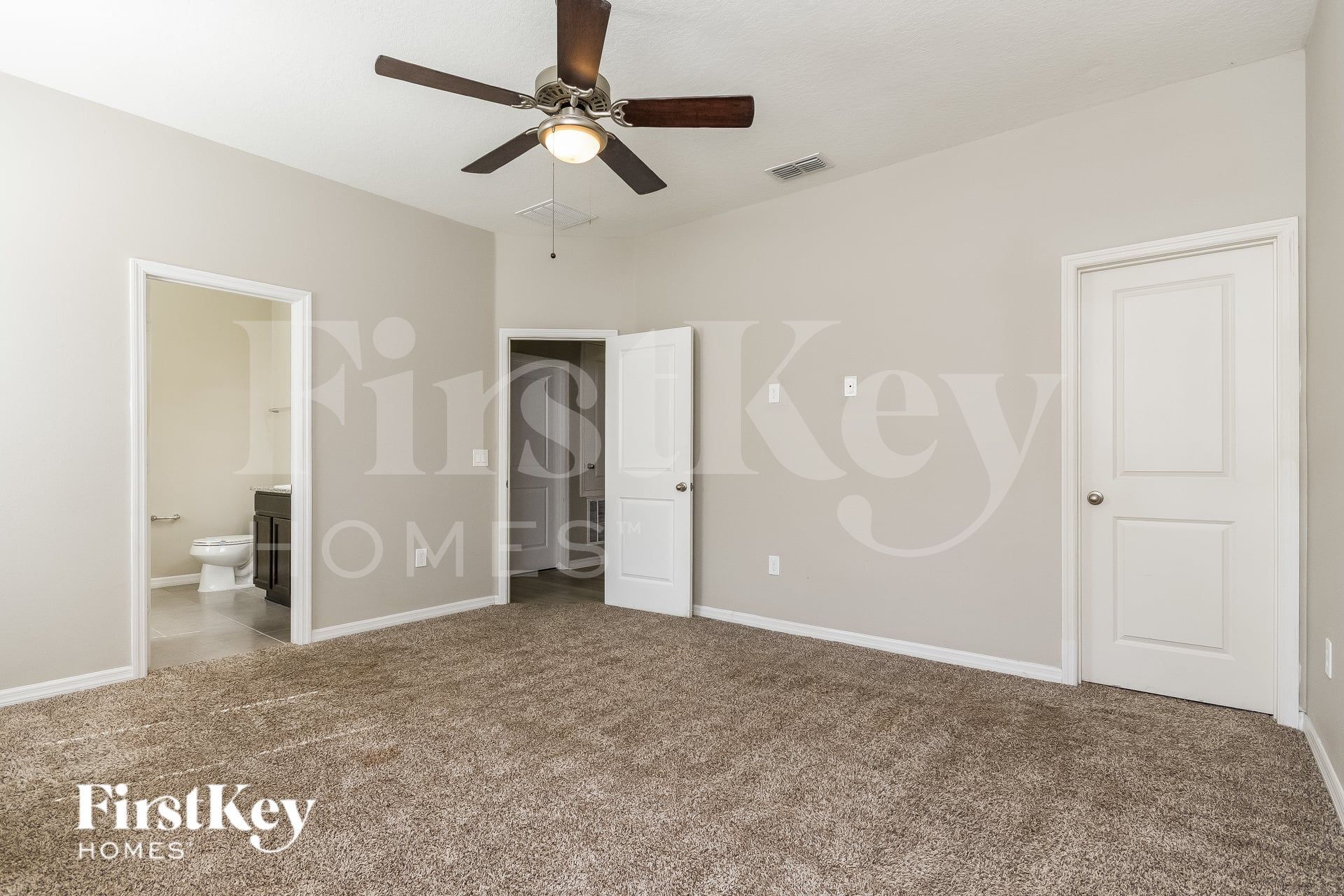 Building Photo - 14291 Seranoa Dr