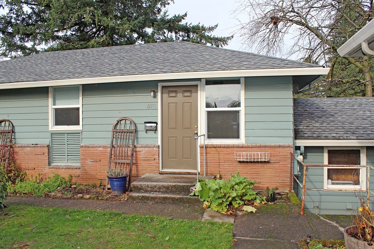 Building Photo - 6923-6923 NE Prescott St