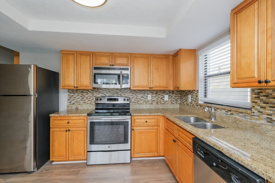 Building Photo - 3351 Tuckahoe Pl