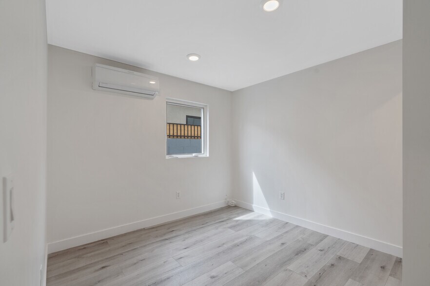 Building Photo - 1025 Pleasantview Ave