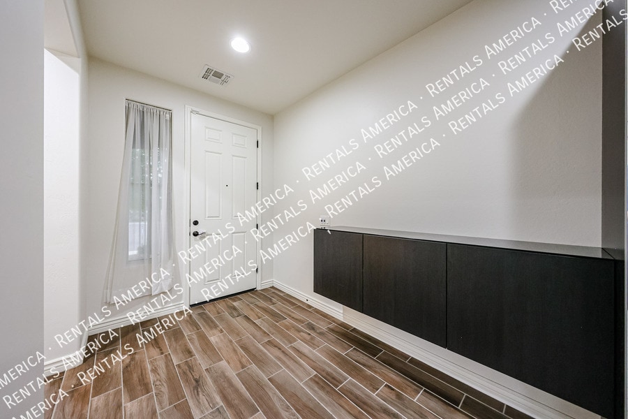 Building Photo - 2616 W Perola Dr