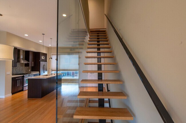 Building Photo - Little Italy Townhome - 1911 E 119th St , ...