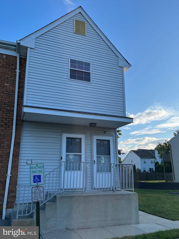 Building Photo - 815 Woodchip Rd