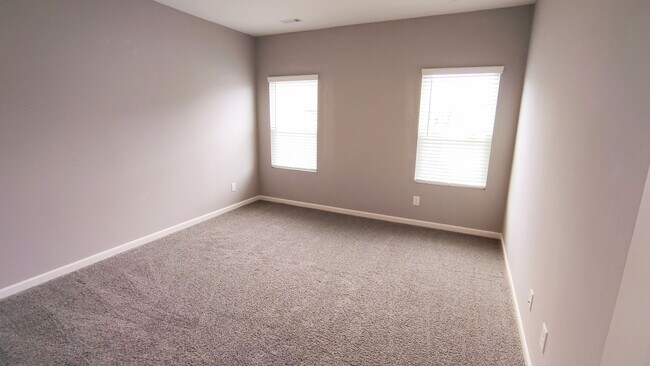 Building Photo - 3734 Rivermont Wy