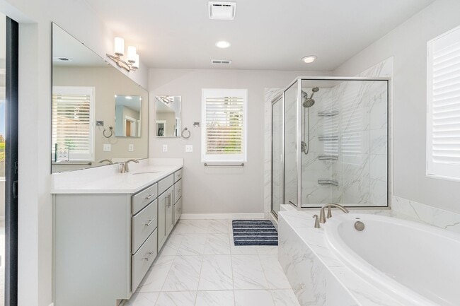 Building Photo - Beautiful home in Monroe available 9/15
