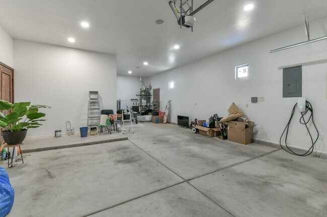 Building Photo - 8024 Canoncito Dr