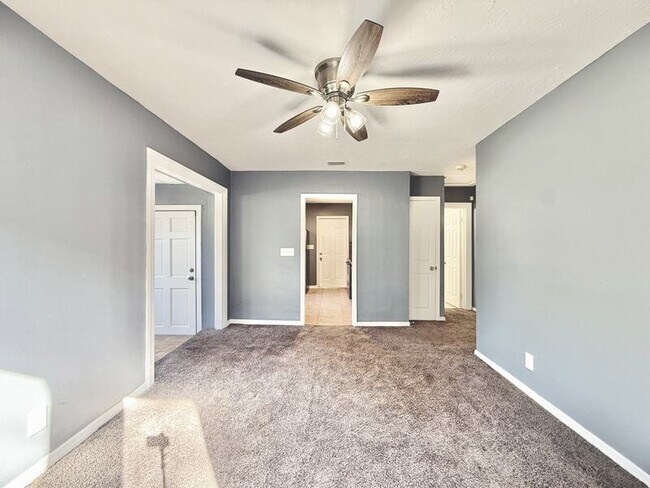 Building Photo - 1828 20th Ave S