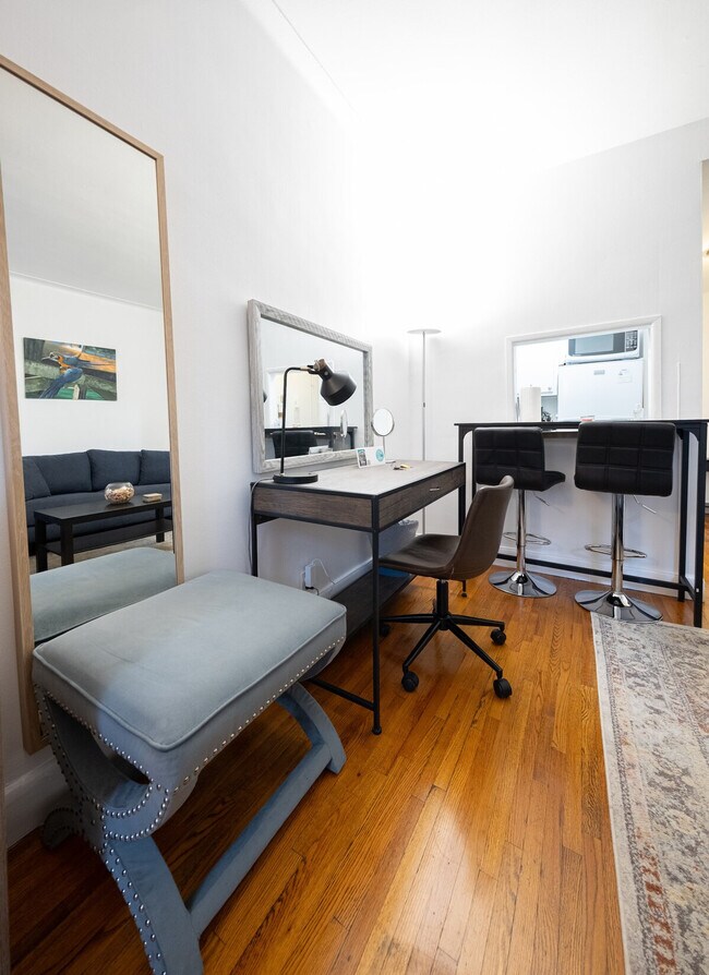 Building Photo - 1422 2nd Ave