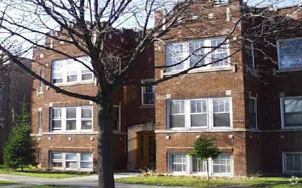 Primary Photo - 6400 S Whipple St
