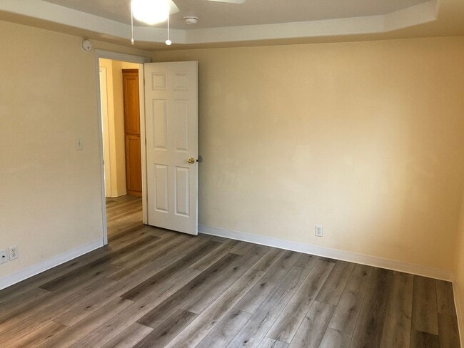 Building Photo - Beautiful 3 bedroom 2 bathroom house in a ...
