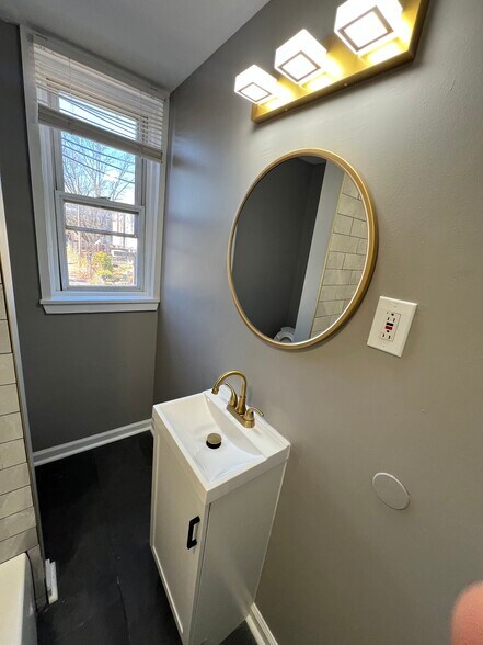 Building Photo - 930 Pennell St