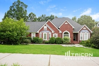Building Photo - 1806 Wesleyan Ln