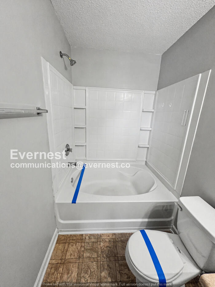 Building Photo - 8635 Thomas Ln