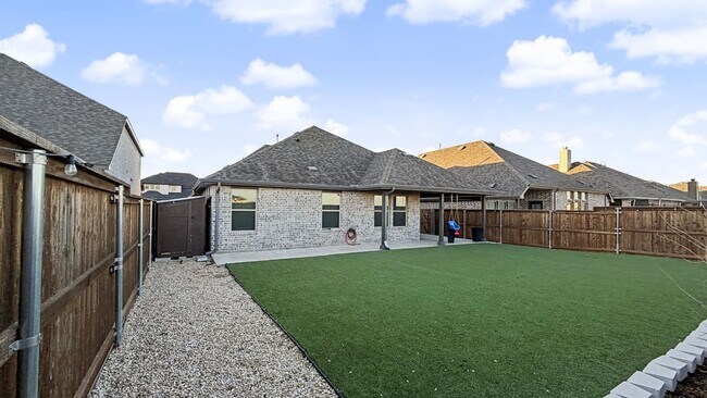 Building Photo - 16617 Hidden Cove Dr