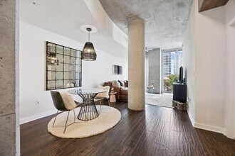 Building Photo - 360 Nueces St