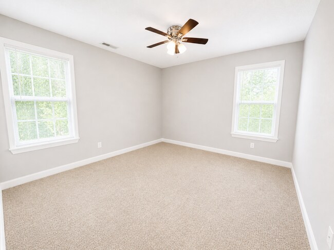 Building Photo - Black Mountain Townhome