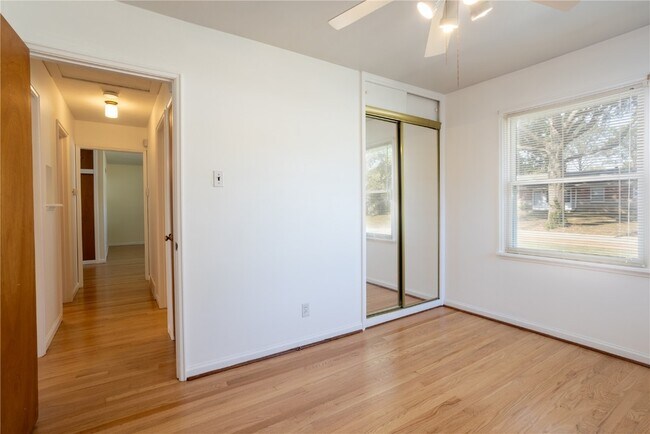 Building Photo - 4464 Mohegan Dr